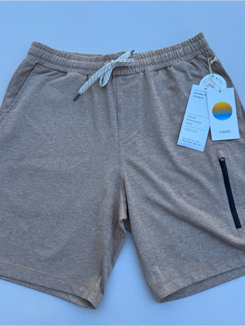 Vuori Men’s Sunday Performance Short NWT Small Camel Heather 7.5 Inseam - Picture 5 of 17